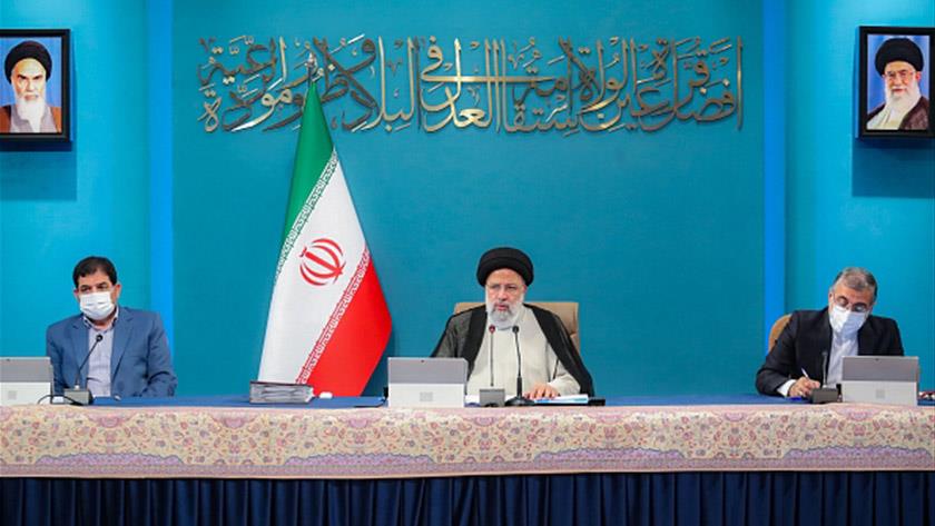 Iranpress: Iran President: Tehran will never back off from its positions