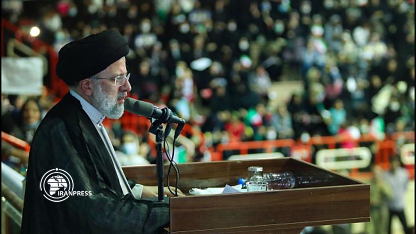 Iranpress: Iran warns US, its allies about any mistakes in the region