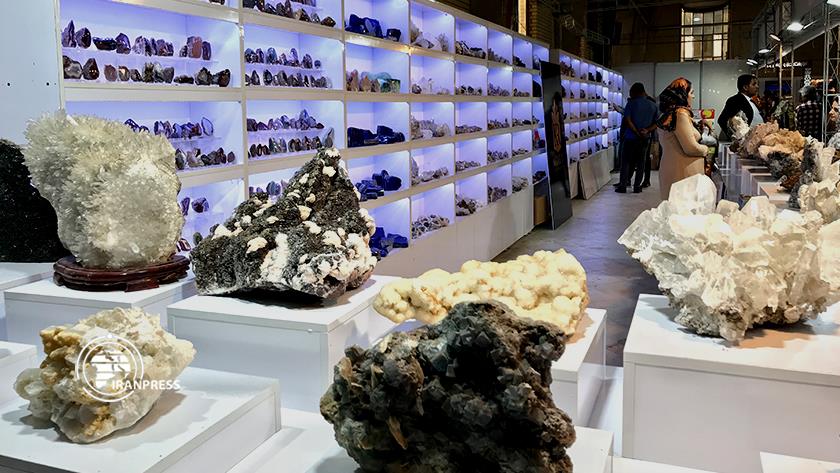 Iranpress: Tabriz gold exhibition; brilliance of Iran
