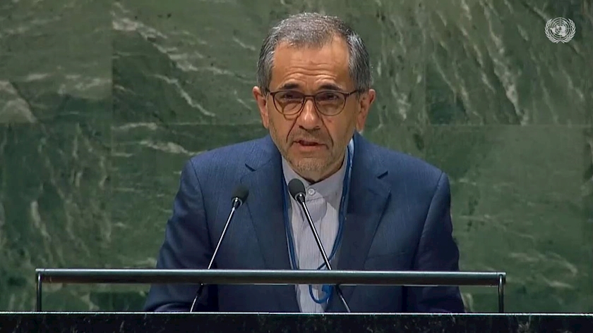 Iranpress: Iran calls for removal of Syria sanctions