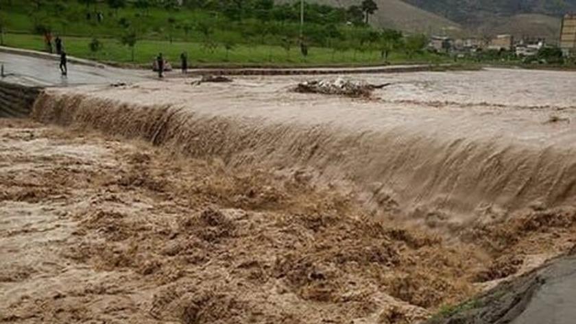 Iranpress: Raisi demanded to use all capacities to solve flood problems in Iran