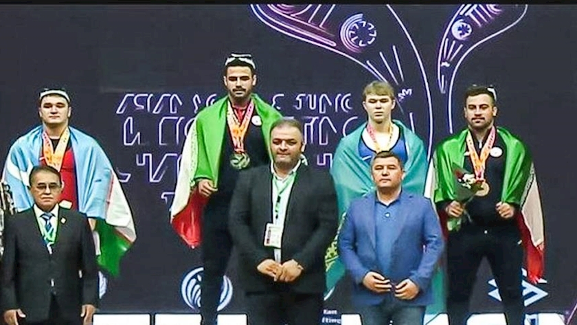Iranpress: Iranian weightlifter breaks Asian weightlifting record