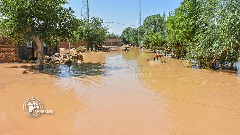 Iranpress: Relief efforts underway in flood-hit area in central Iran