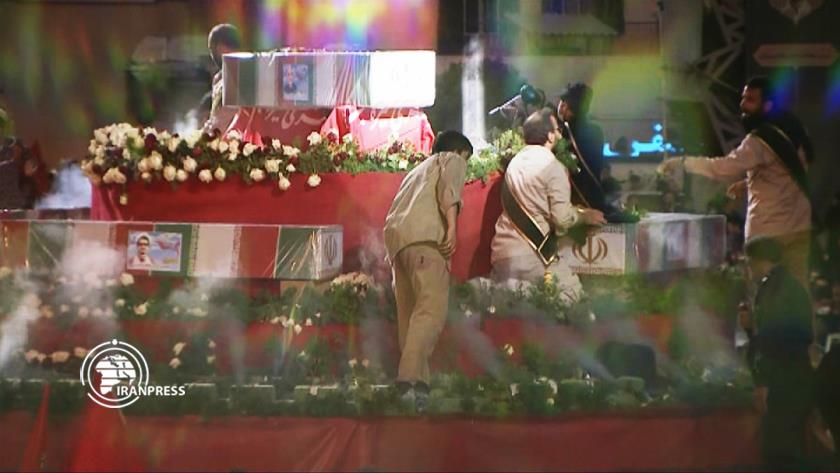 Iranpress: Peopl bid farewell to Shrine-Defender martyrs in Capital Tehran