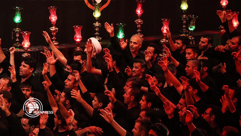 Iranpress: Iran Press exclusive footage from Muharram mourners in Zanjan