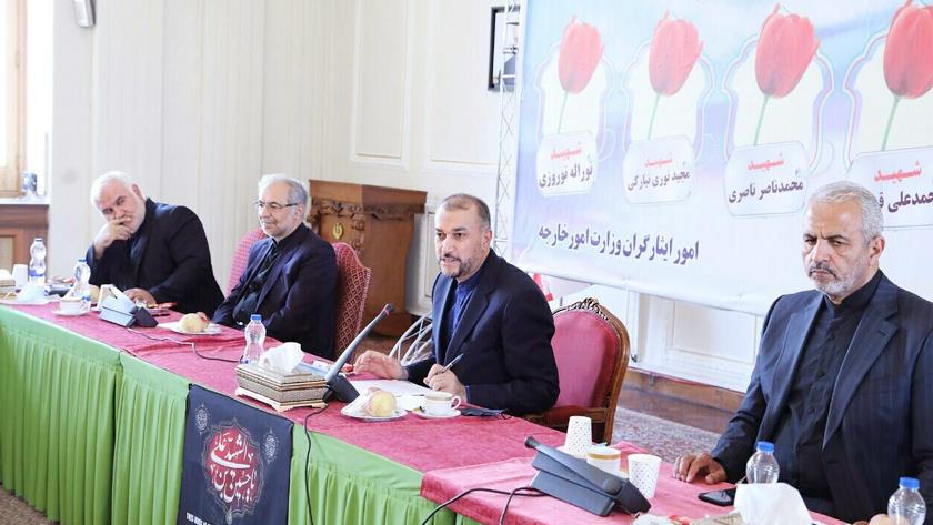 Iranpress: Iranian FM urges clarifying different aspects of 1998 Mazar-e-Sharif tragedy