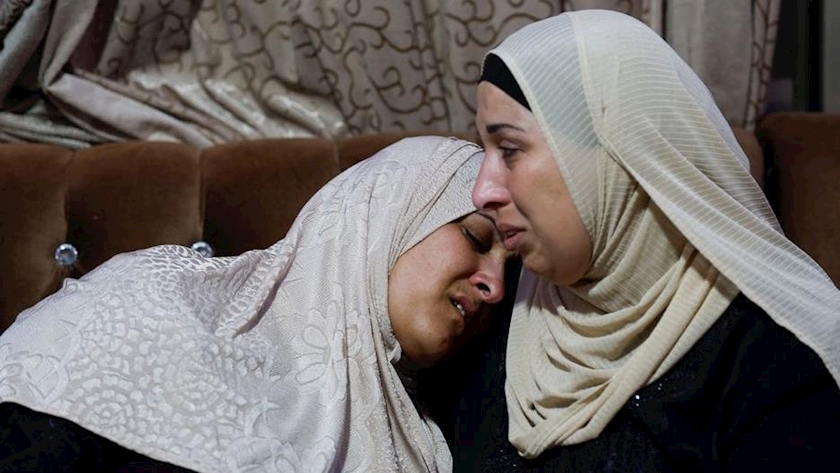 Iranpress: Israeli troops shoot Palestinian in head