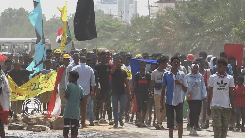 Iranpress: Withdrawal of military from power; Only solution to Sudan crisis