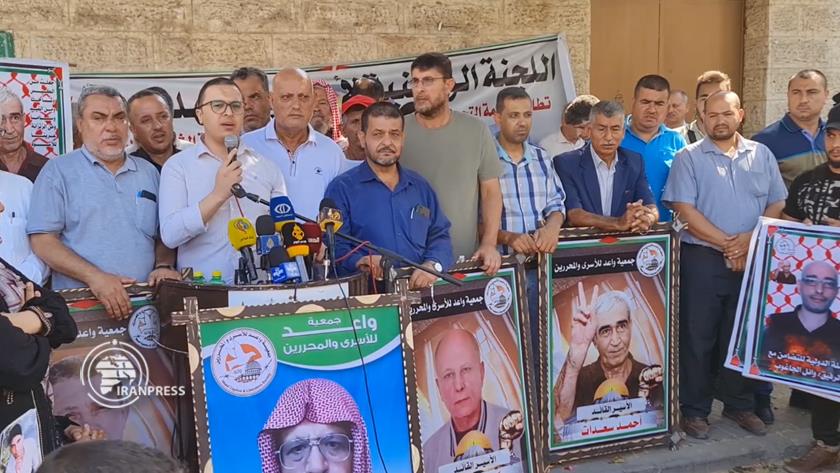 Iranpress: Families of Palestinian prisoners stage sit-in strike