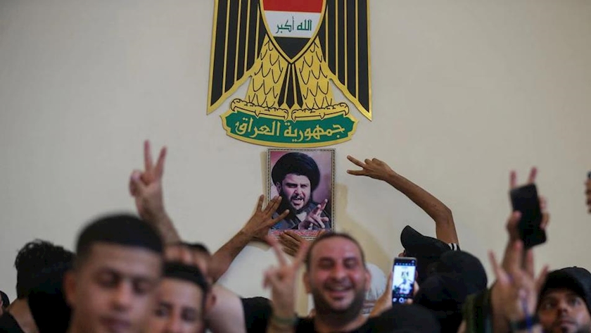 Iranpress: Sadrists poured into Baghdad streets, storm gov