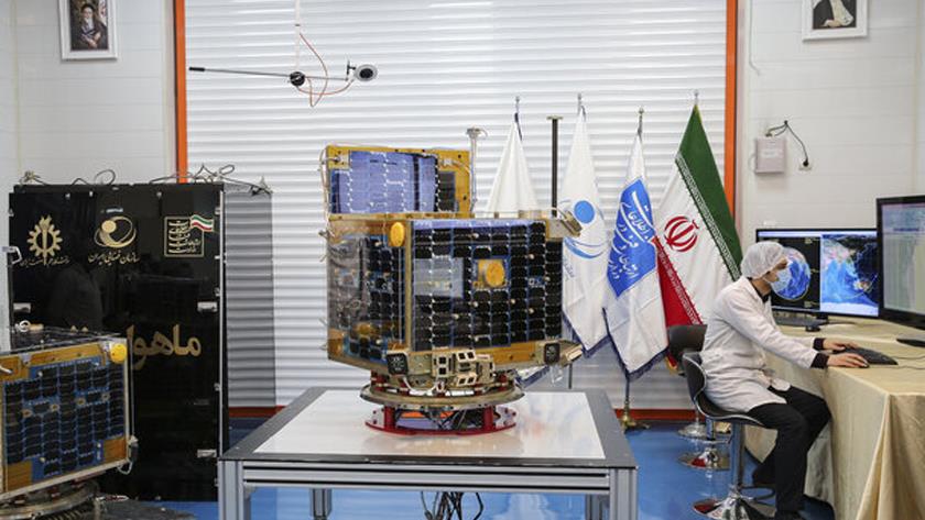 Iranpress: Iran to design, develop Ayat Satellite