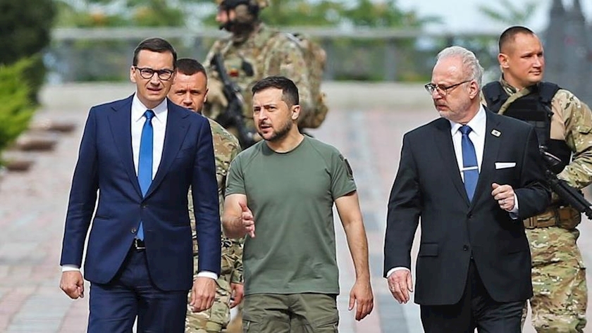Iranpress: Ukrainian president meets Latvian president, Polish PM