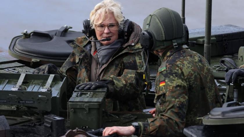 Iranpress: Germany should be ready for leading military role in Europe: Def. Min. 