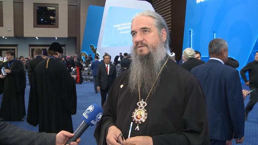 Iranpress: Unity of world in shadow of divine religions