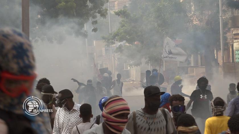 Iranpress: Sudanese continue to protest against military rule