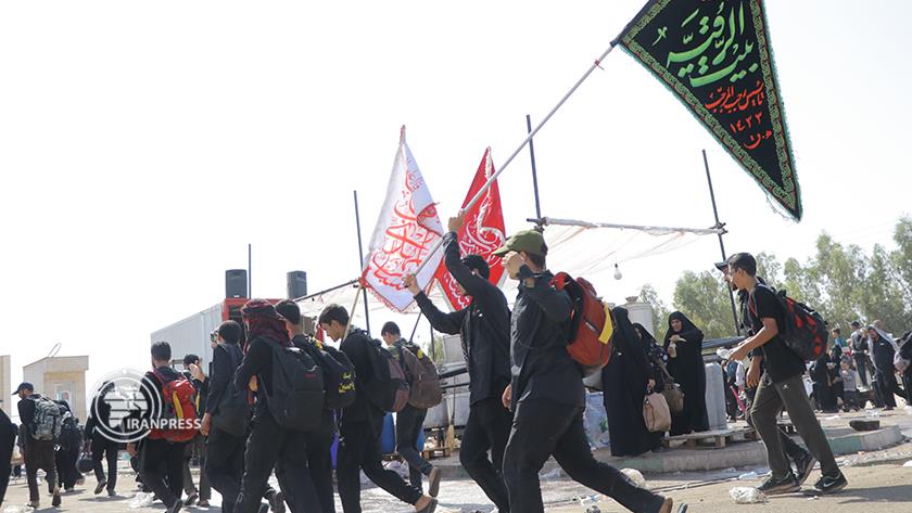 Iranpress: Mehran cross border; Iranian pilgrims returning