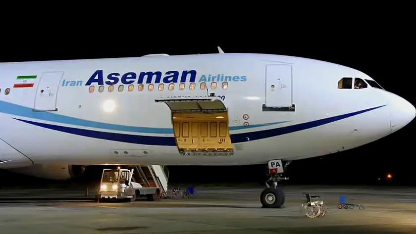 Iranpress: Iranian plane catches fire, all passengers safe 