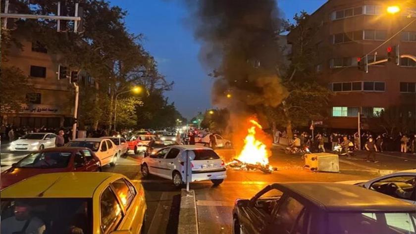 Iranpress: Staging protest rallies in some cities, universities of Iran