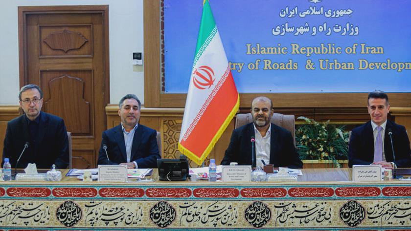 Iranpress: Iran, Azerbaijan Republic launch construction of bridge over Aras 