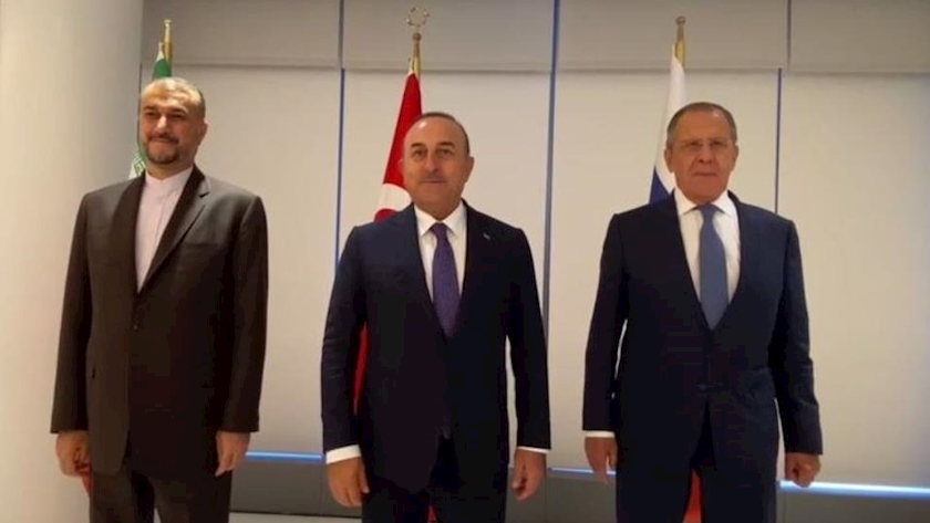 Iranpress: Astana trio FMs sit for meeting in New York