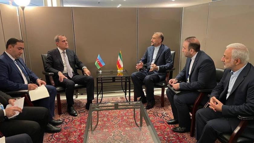 Iranpress: Iran, Azerbaijan Republic FMs mull over bilateral relations 