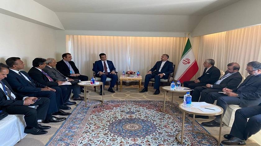 Iranpress: Iran, Sri Lanka FMs hold talks on increasing trade exchanges