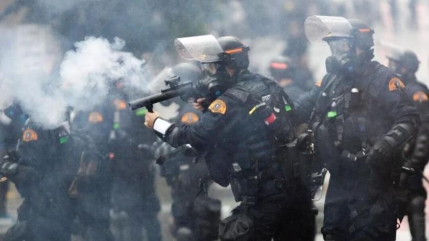 Iranpress: How Police deal with rioters around the world?