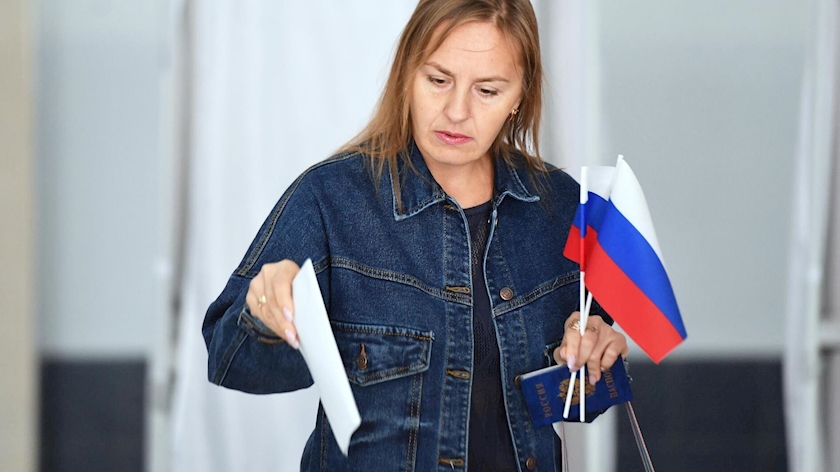 Iranpress: Preliminary results show major support for unification with Russia