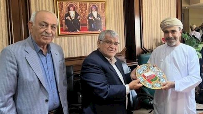 Iranpress: Iranian business delegation visit first private economic free zone in Oman  