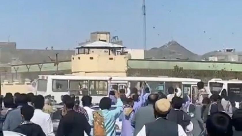 Iranpress: Iranian police, security forces clash with terrorists in Southeast