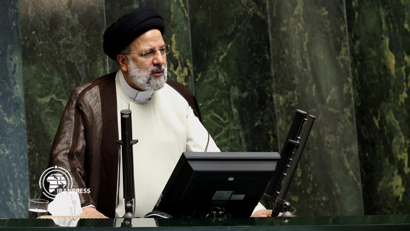 Iranpress: Raisi elaborates on his proposed labor minister