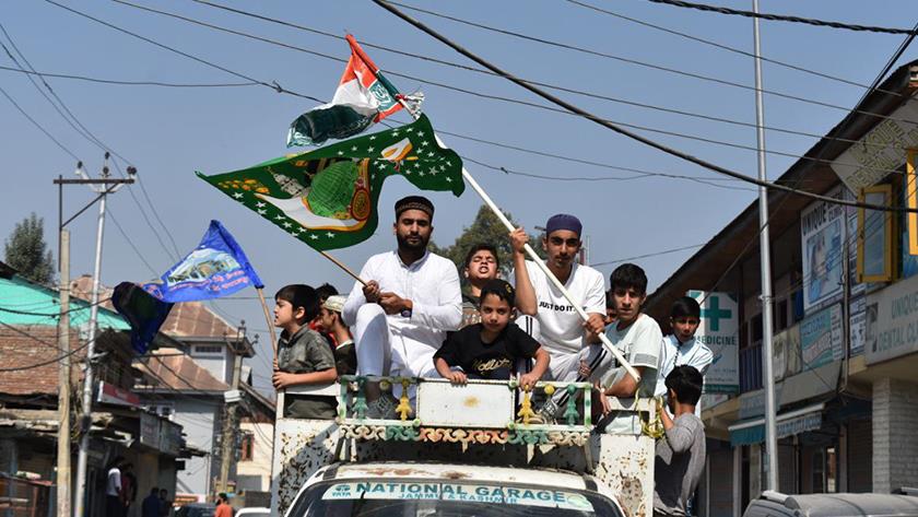 Iranpress: Kashmiri Muslims celebrate Prophet Muhammad