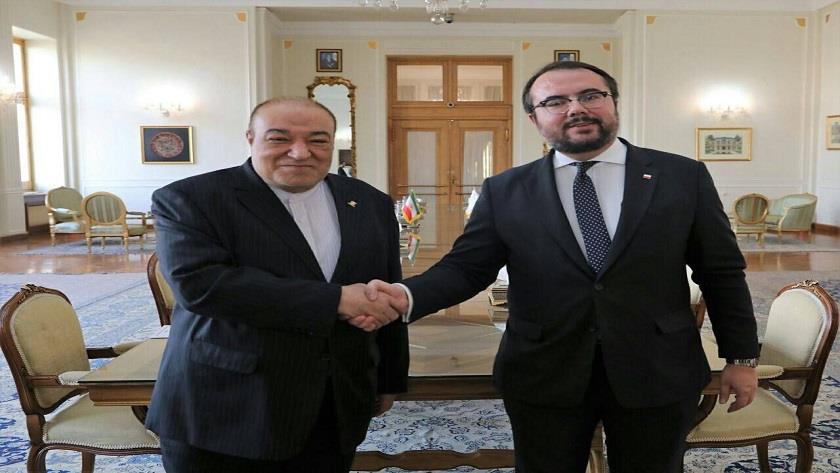 Iranpress: Iran, Poland stress boosting cooperation in private sector