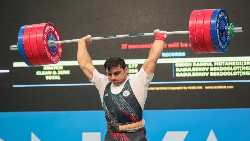 Iranpress: Iranian weightlifter clinches gold at Asian Championships