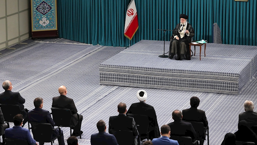 Iranpress: Leader: Elites among most important human assets of country