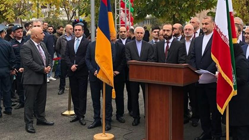 Iranpress: Iran considers security of Armenia as its own security: FM