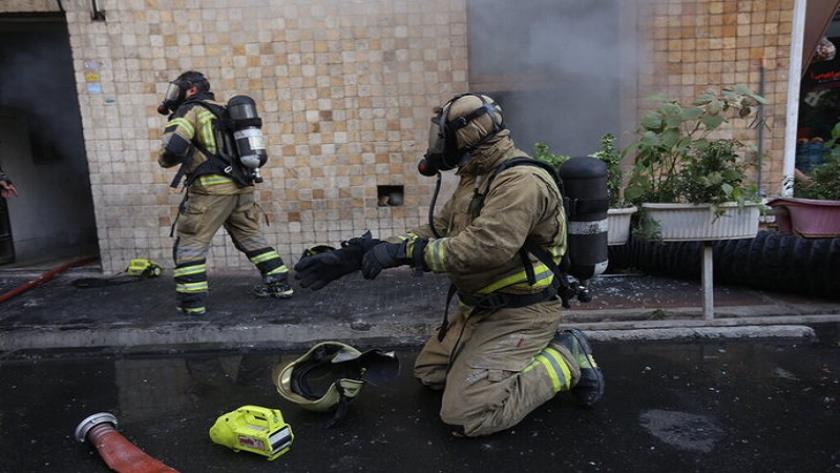 Iranpress: Huge fire  breaks out at Jaam-e-Jam complex in Tehran