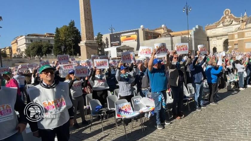 Iranpress: Demonstration of health workers in Italy 