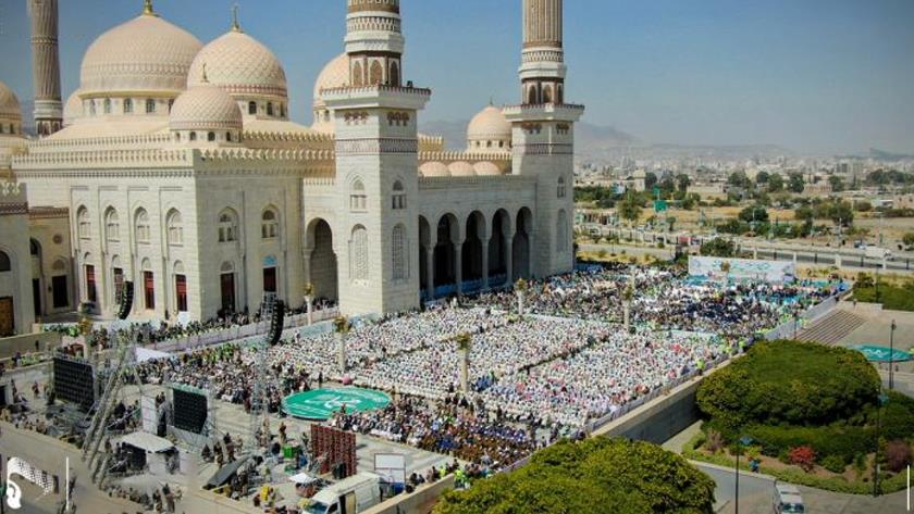 Iranpress: Yemen; 10k youth celebrate wedding ceremony