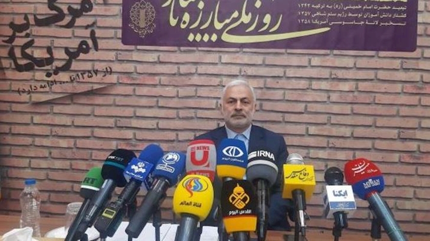 Iranpress: Leader to receive students on occasion of 13th Aban