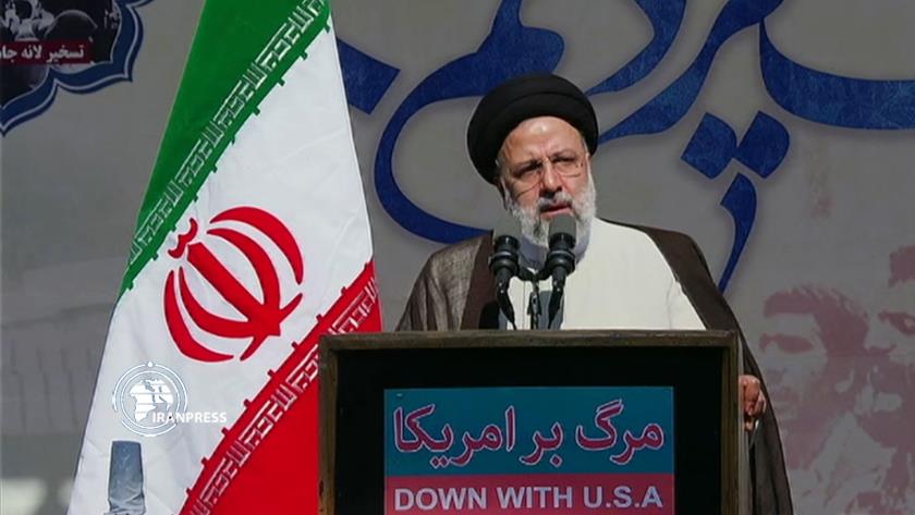 Iranpress: Movement of students on November 4 completes process of fight against arrogance