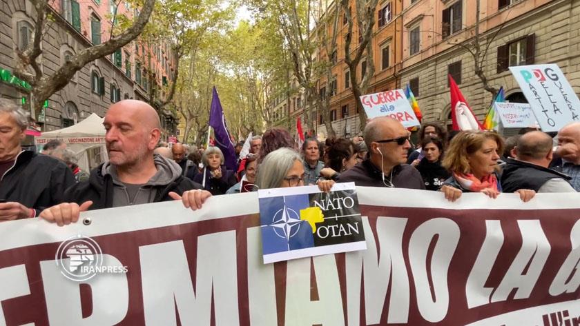 Iranpress: Italians protest against sending weapons to Ukraine