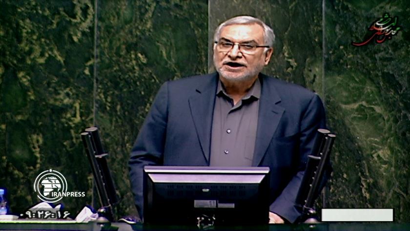 Iranpress: Iran health minister says medical, currency supply are on agenda 