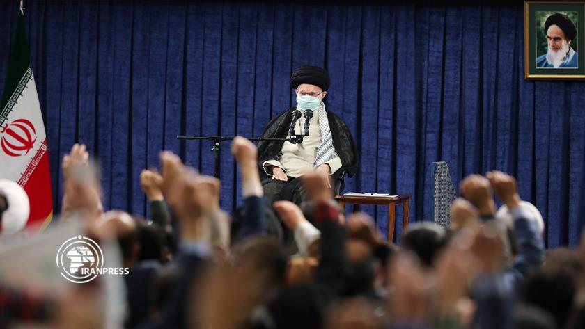 Iranpress: Leader: Progress of Islamic Republic invalidates logic of liberal democracy