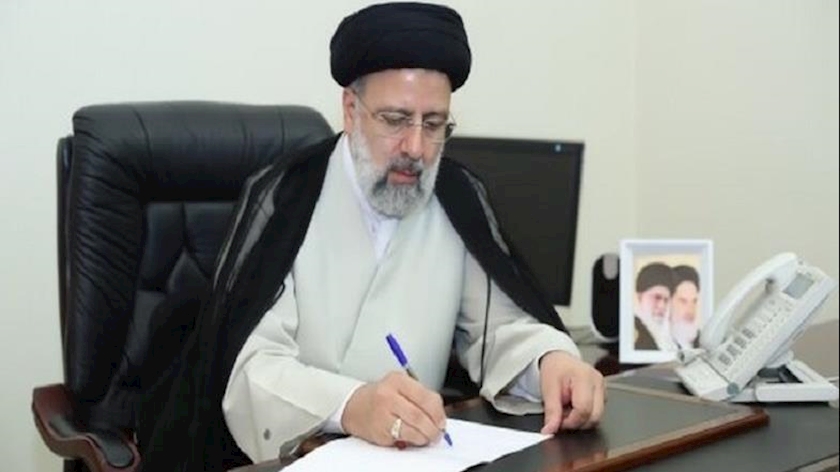 Iranpress: Raisi felicitates Sultan of Oman on National day
