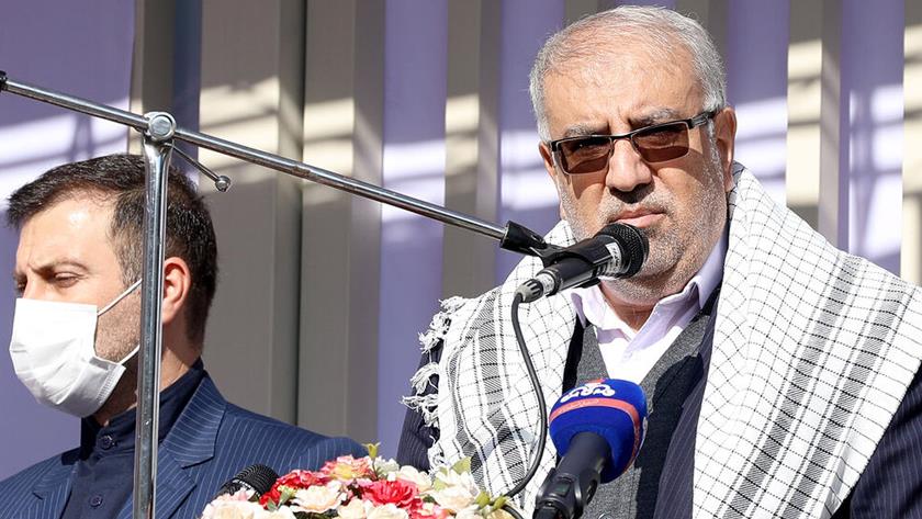 Iranpress: Iran sets new record in oil, petchem export: Minister
