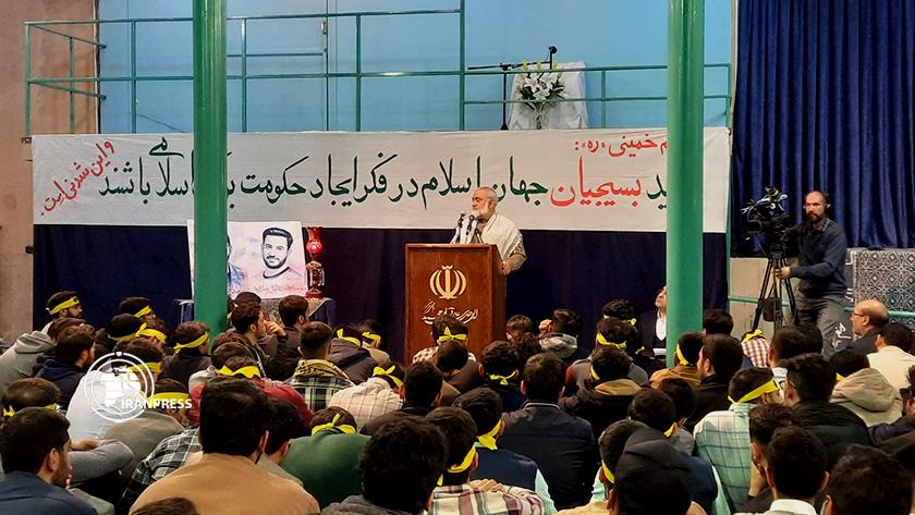 Iranpress: IRGC official: World admits Iran