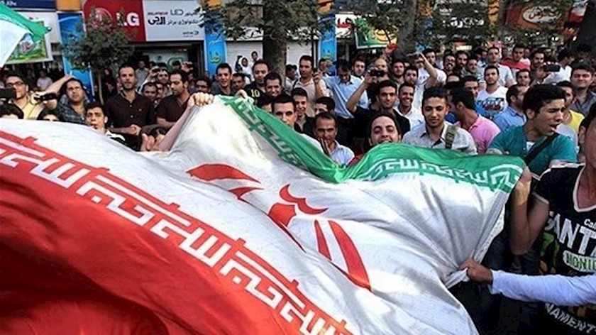 Iranpress: Qatar World Cup; Iranian celebrates Team Melli