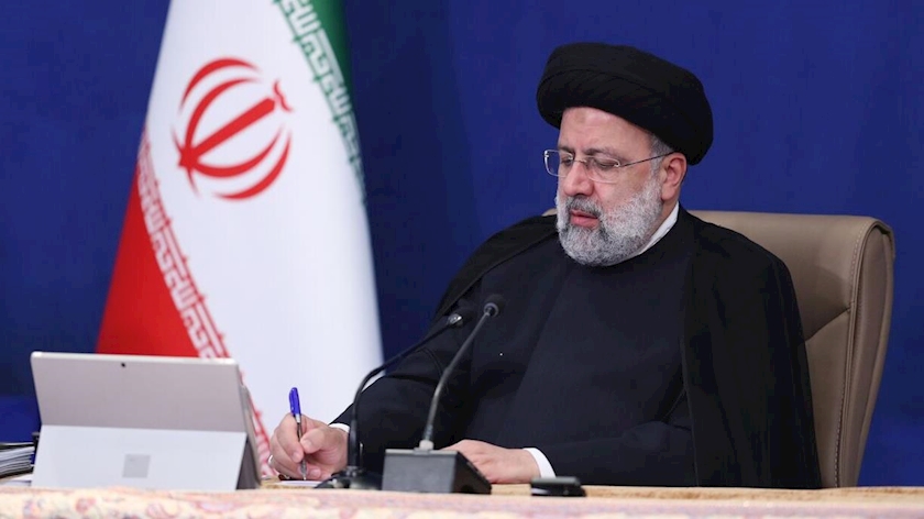 Iranpress: President Raisi and senior officials congratulate Iran national football team