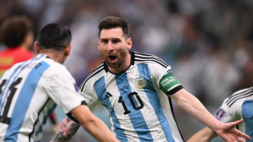 Iranpress:  Messi magic guides relieved Argentina past Mexico